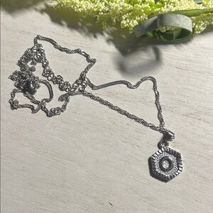 Oak&Ivy boutique “O” necklace